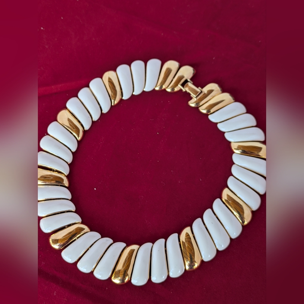 Monet Choker Beige Gold Tone Designer Signed Vintage 1980s 1990s. - Picture 4 of 14
